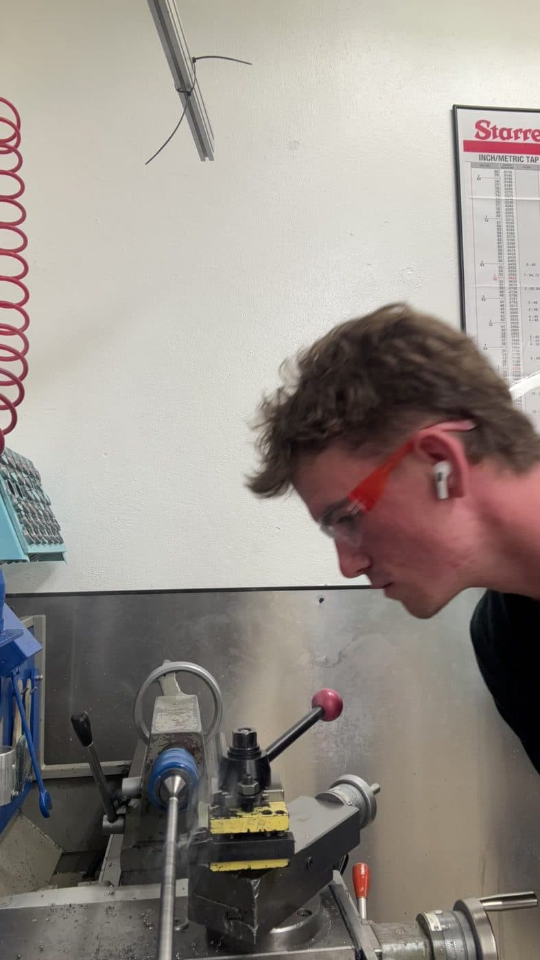 Setting the compound and tool post with the tailstock centre engaged.